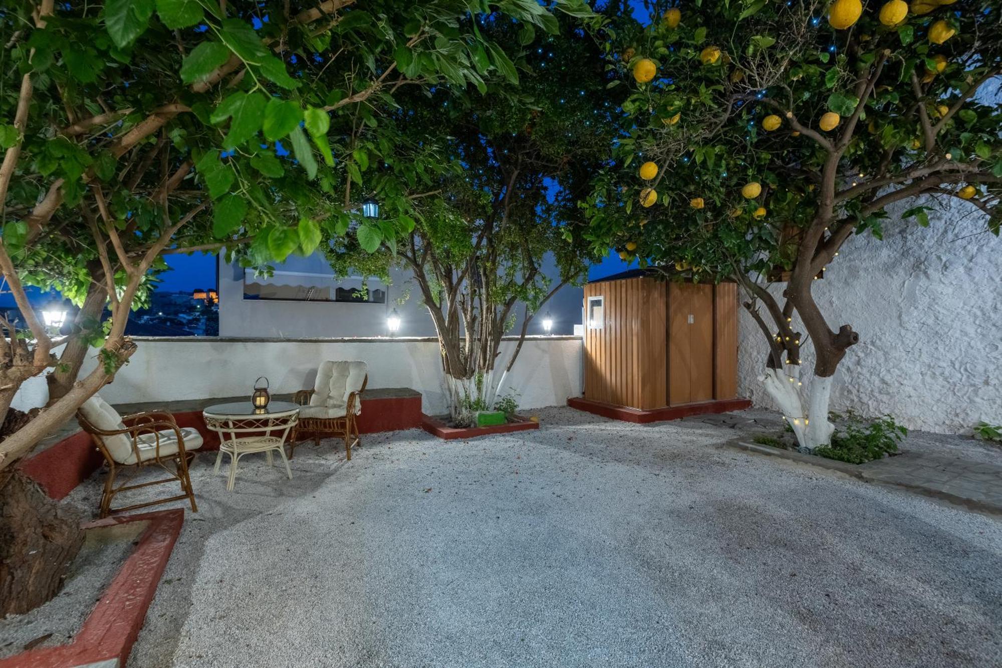 Spacious Home With Yard, Mytilene Lesvos 外观 照片