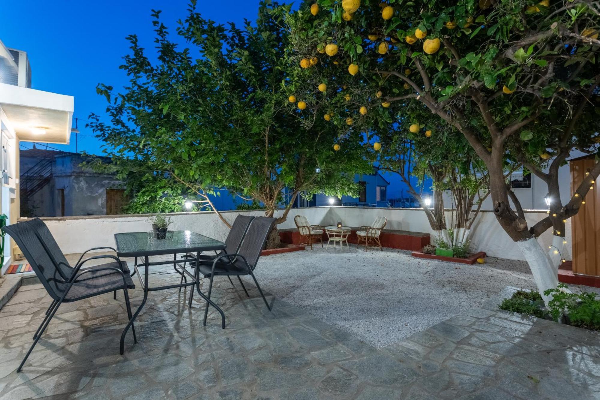 Spacious Home With Yard, Mytilene Lesvos 外观 照片