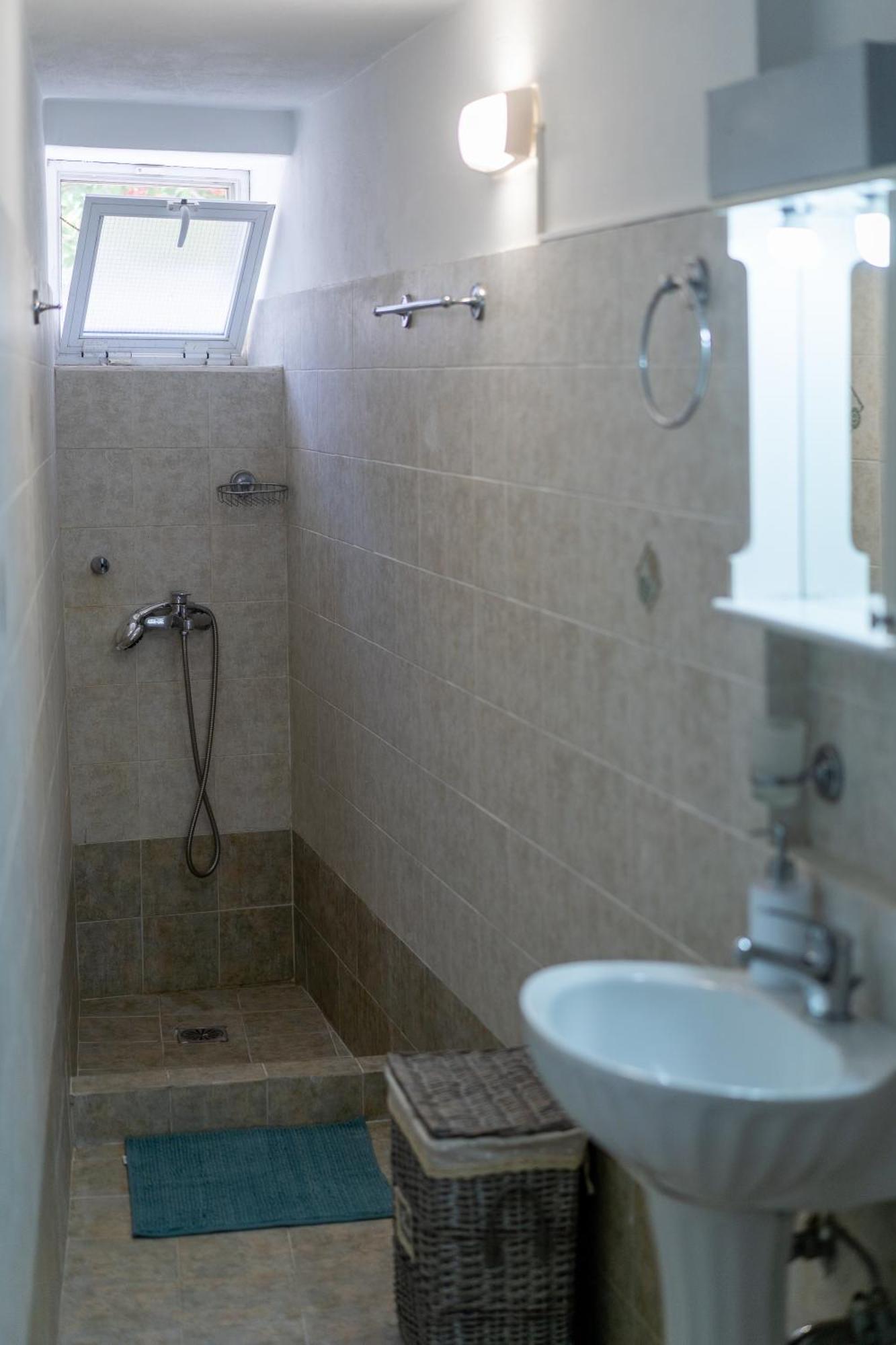 Spacious Home With Yard, Mytilene Lesvos 外观 照片