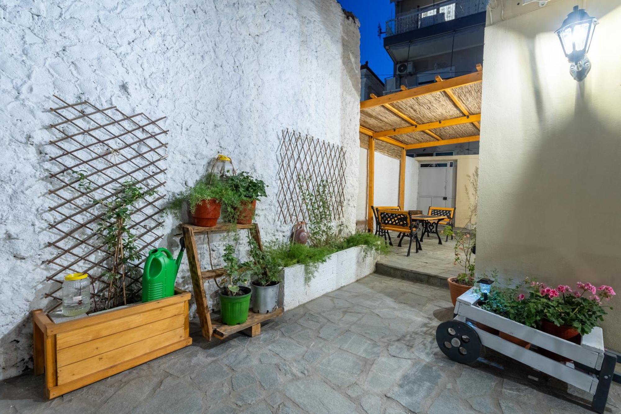 Spacious Home With Yard, Mytilene Lesvos 外观 照片