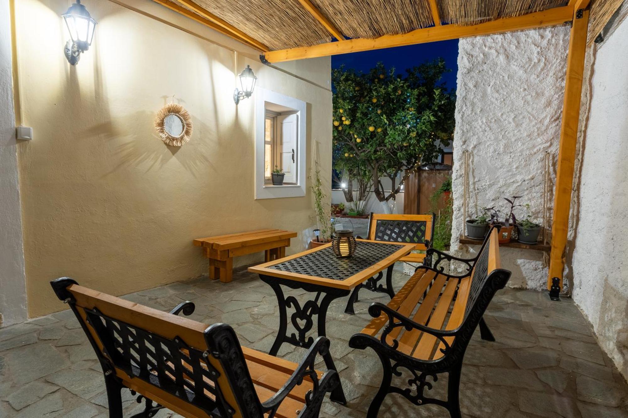 Spacious Home With Yard, Mytilene Lesvos 外观 照片