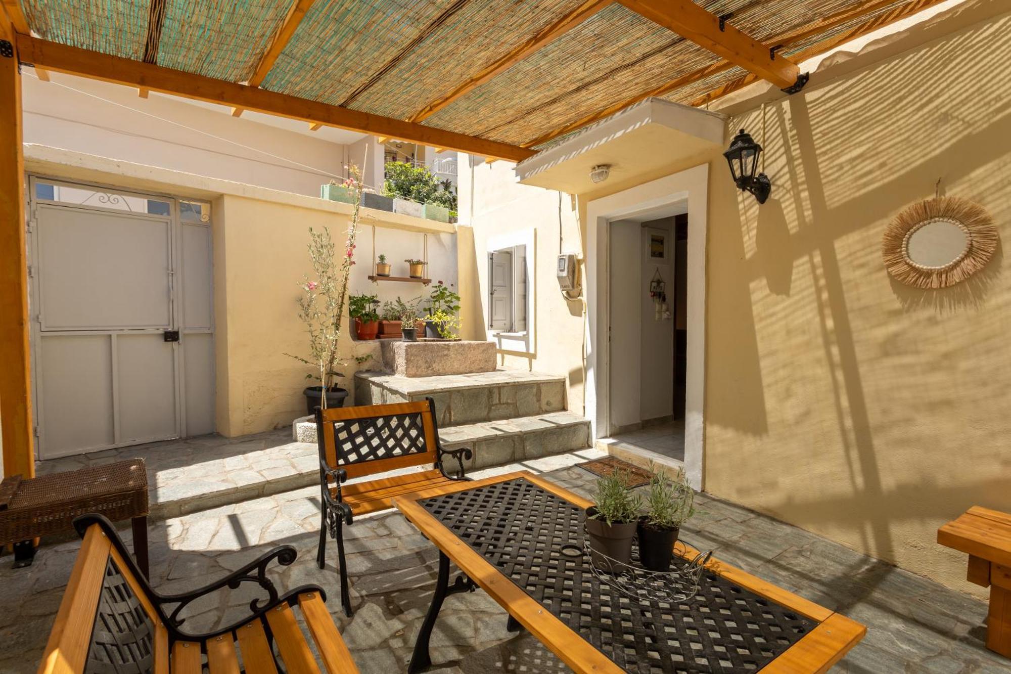 Spacious Home With Yard, Mytilene Lesvos 外观 照片