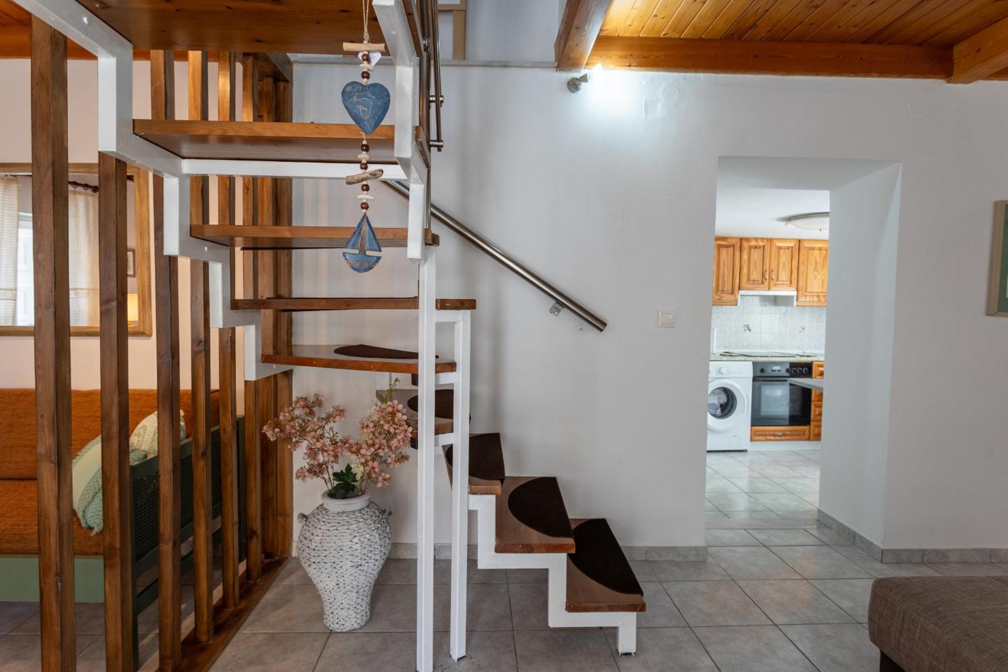 Spacious Home With Yard, Mytilene Lesvos 外观 照片