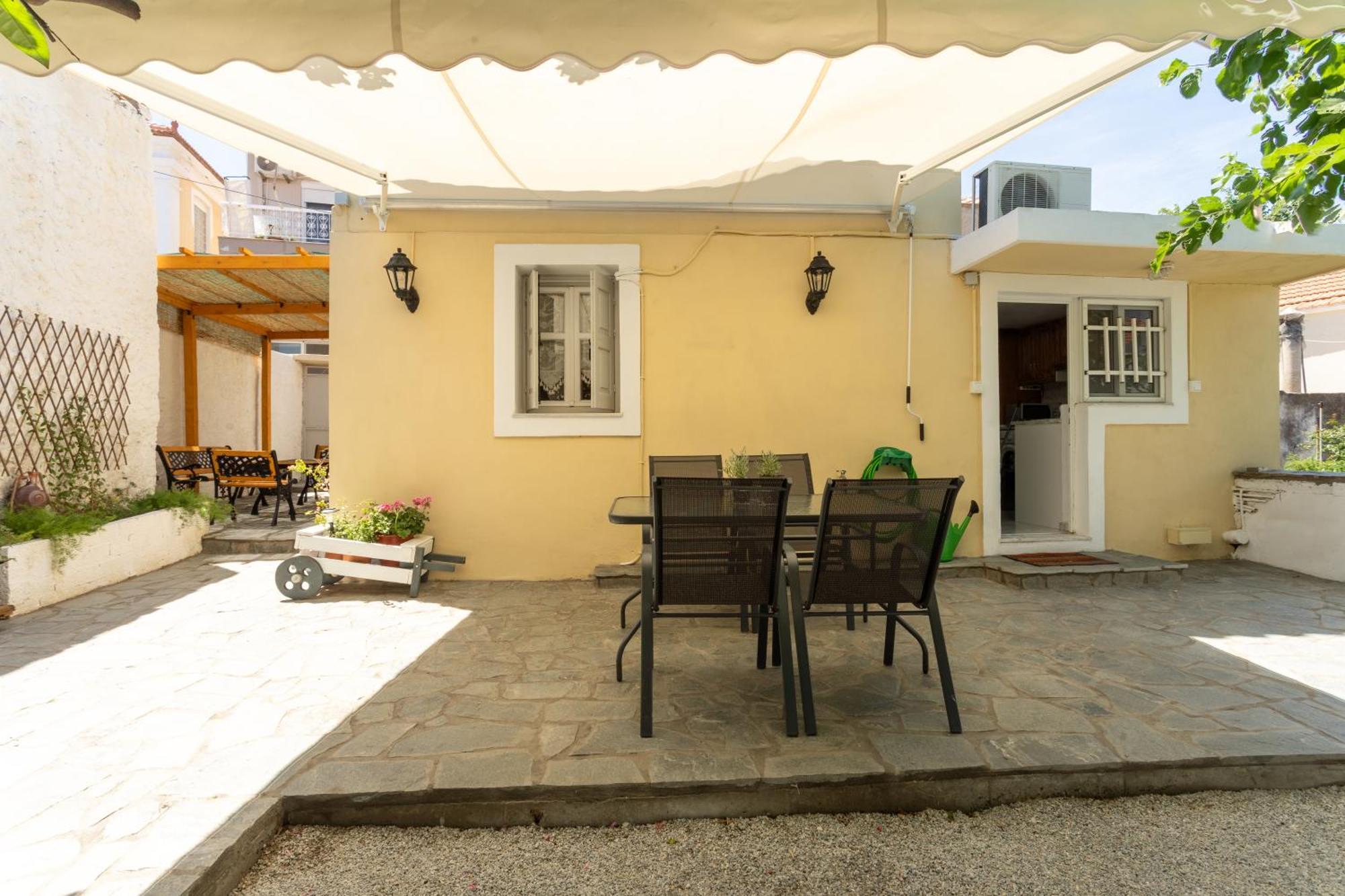 Spacious Home With Yard, Mytilene Lesvos 外观 照片