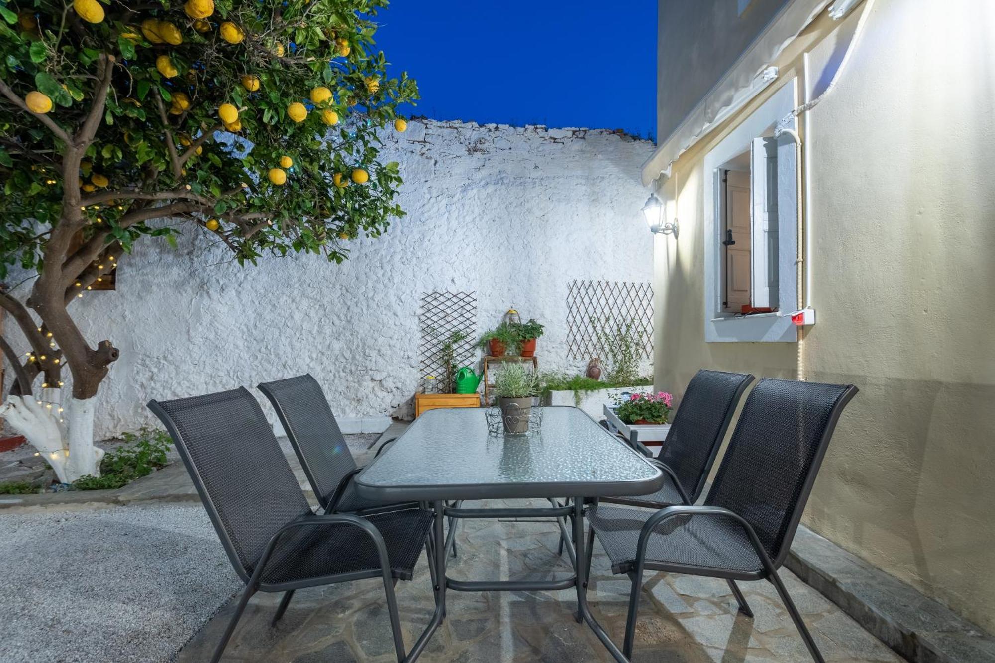 Spacious Home With Yard, Mytilene Lesvos 外观 照片