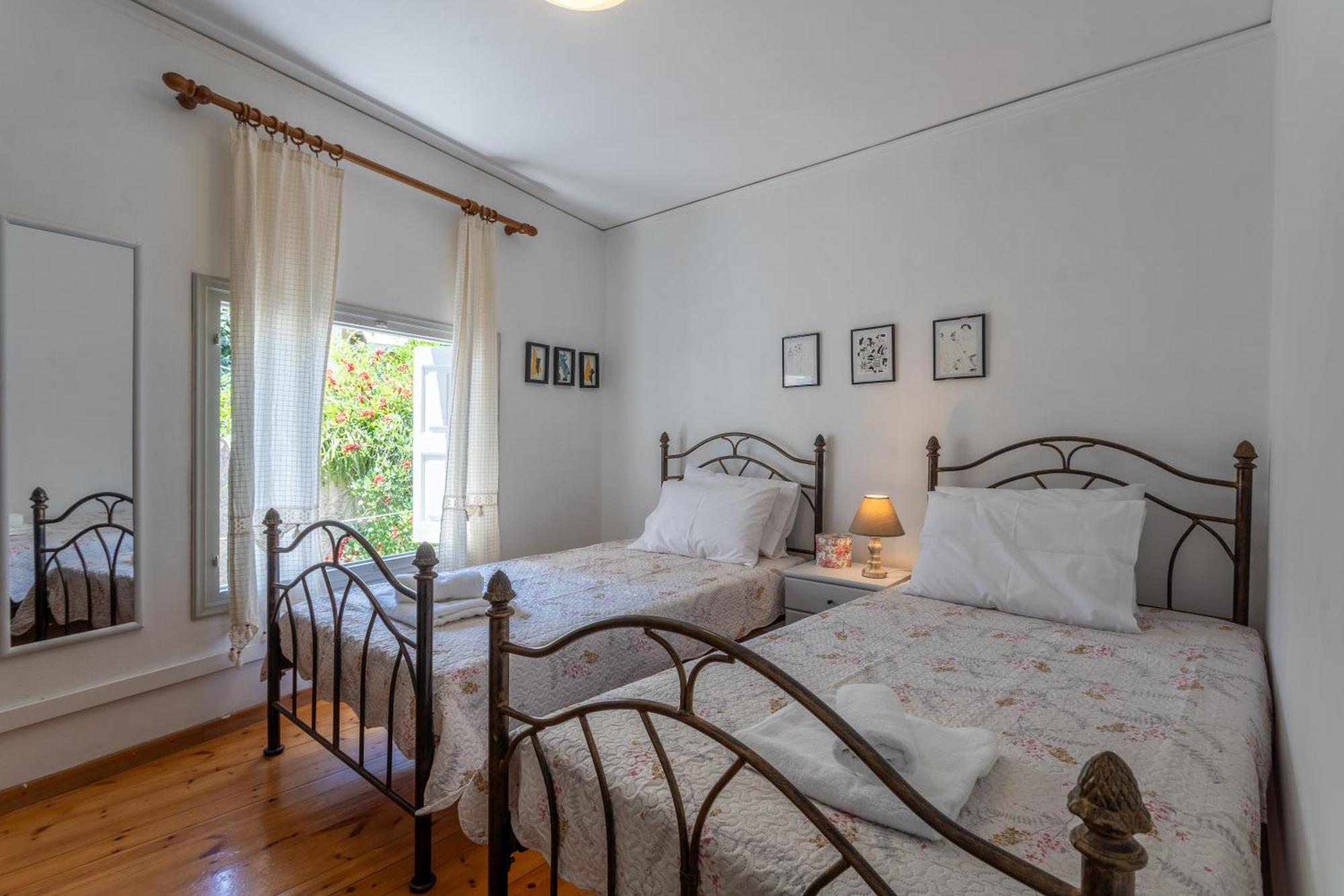 Spacious Home With Yard, Mytilene Lesvos 外观 照片
