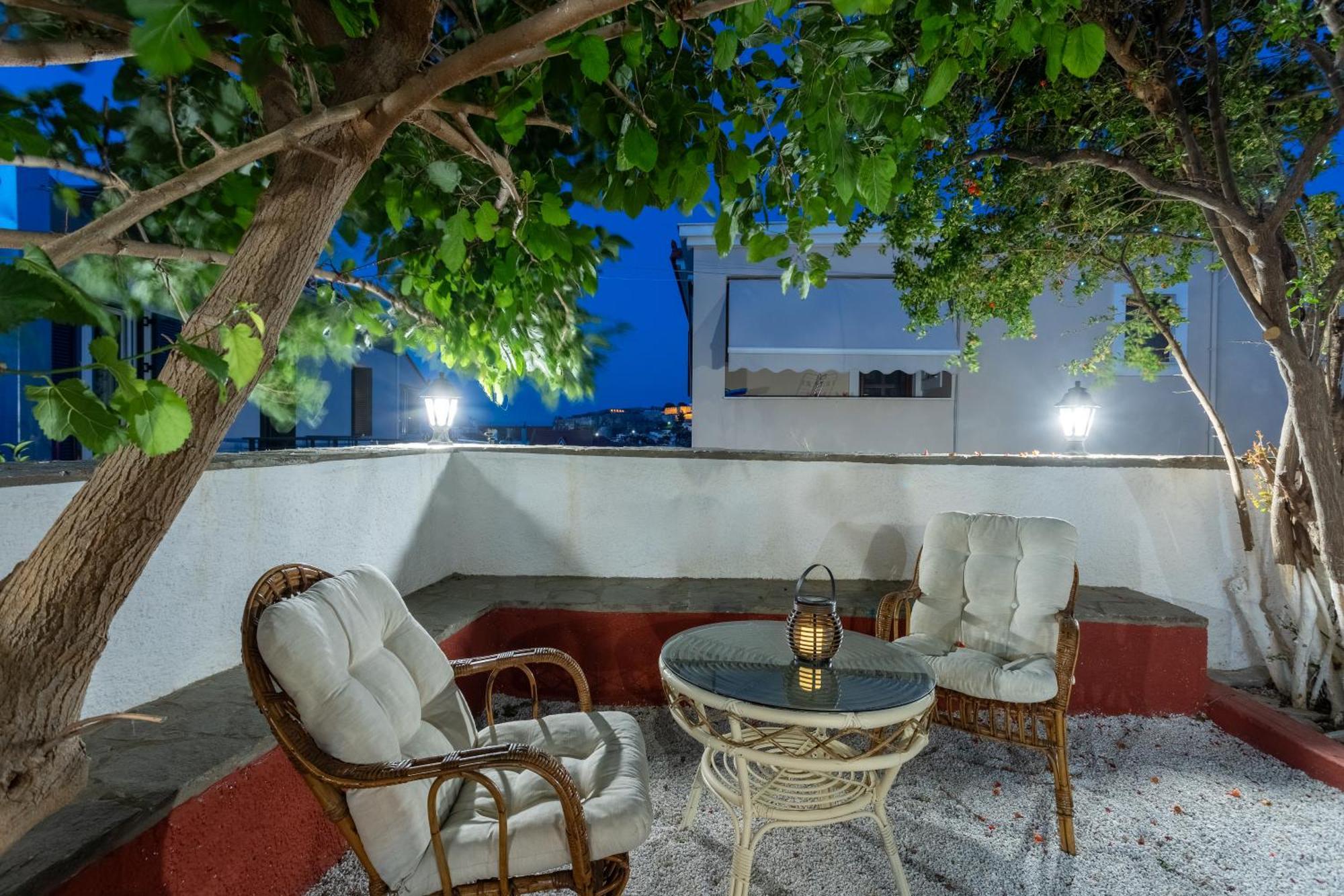 Spacious Home With Yard, Mytilene Lesvos 外观 照片
