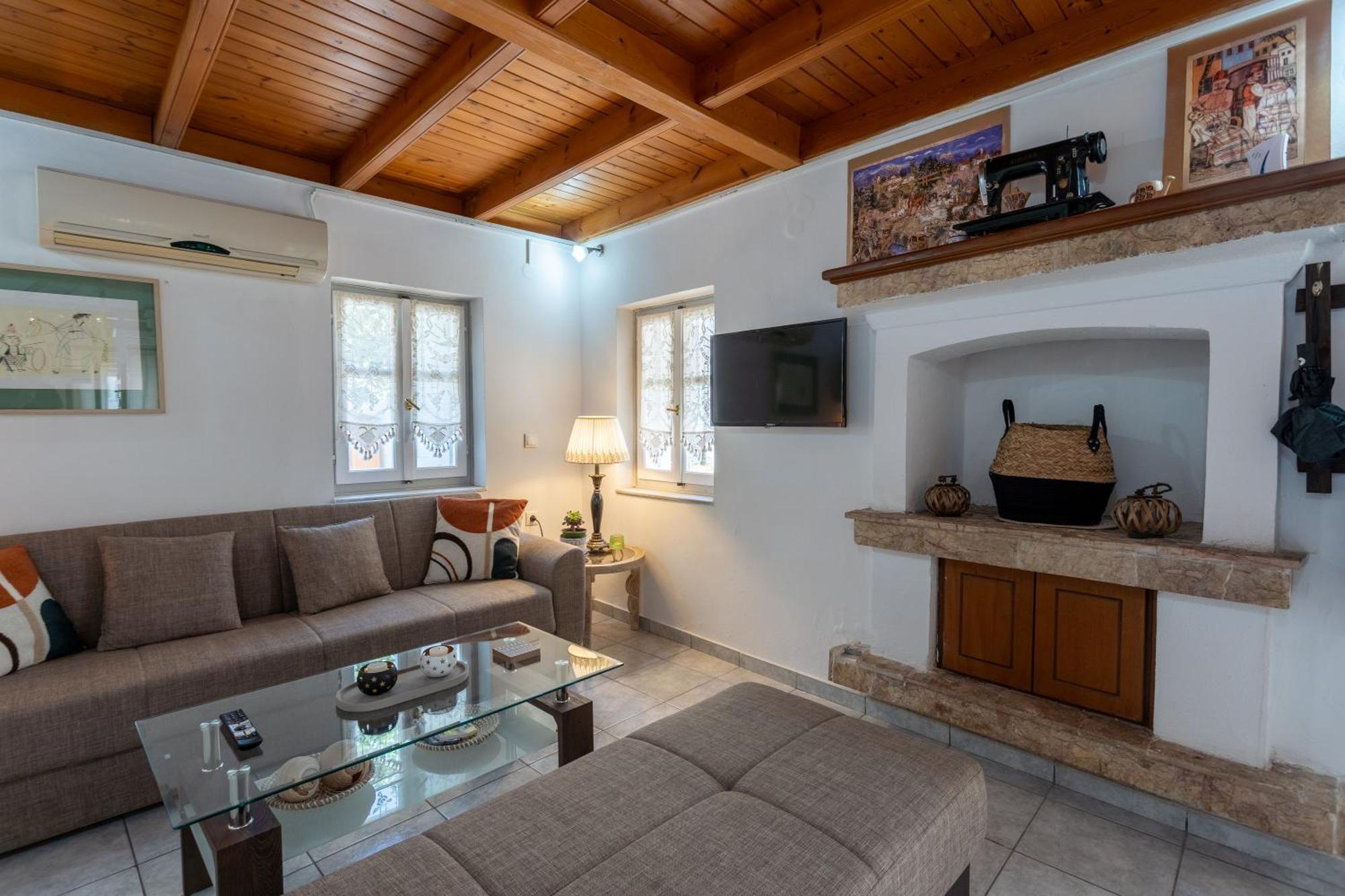 Spacious Home With Yard, Mytilene Lesvos 外观 照片