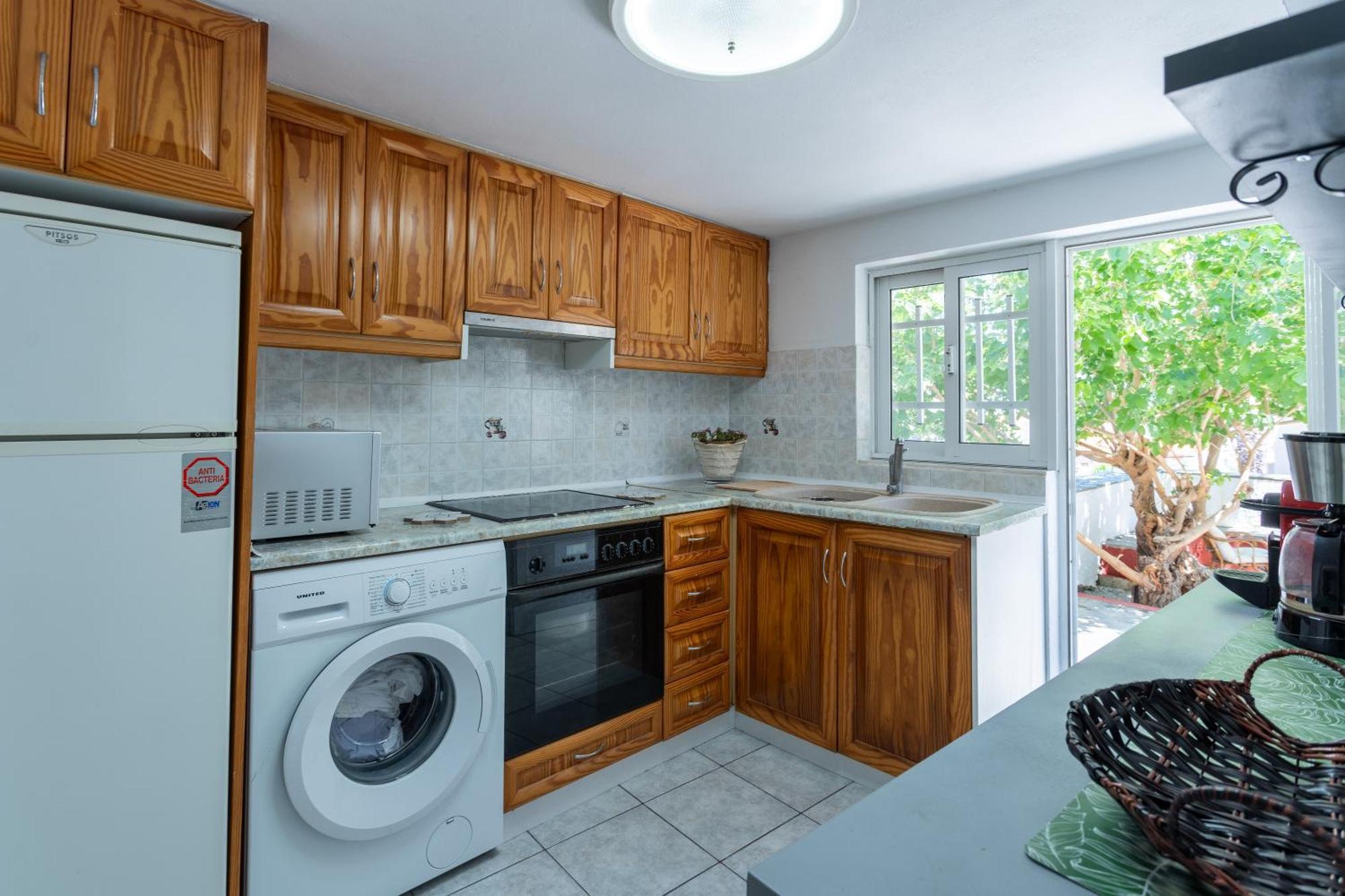 Spacious Home With Yard, Mytilene Lesvos 外观 照片