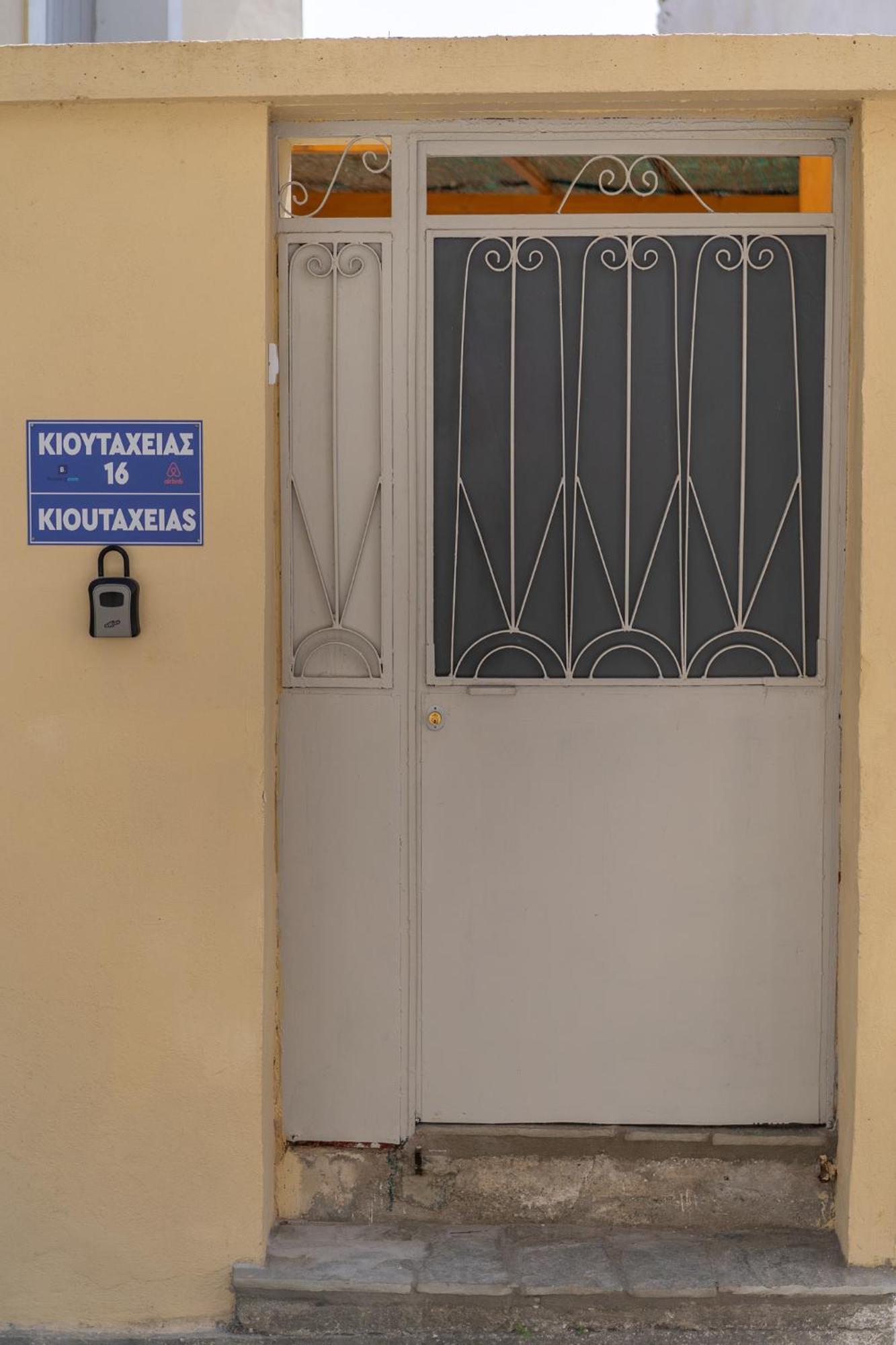 Spacious Home With Yard, Mytilene Lesvos 外观 照片