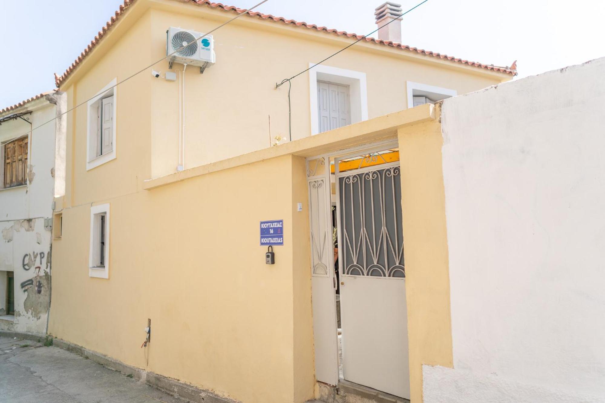 Spacious Home With Yard, Mytilene Lesvos 外观 照片